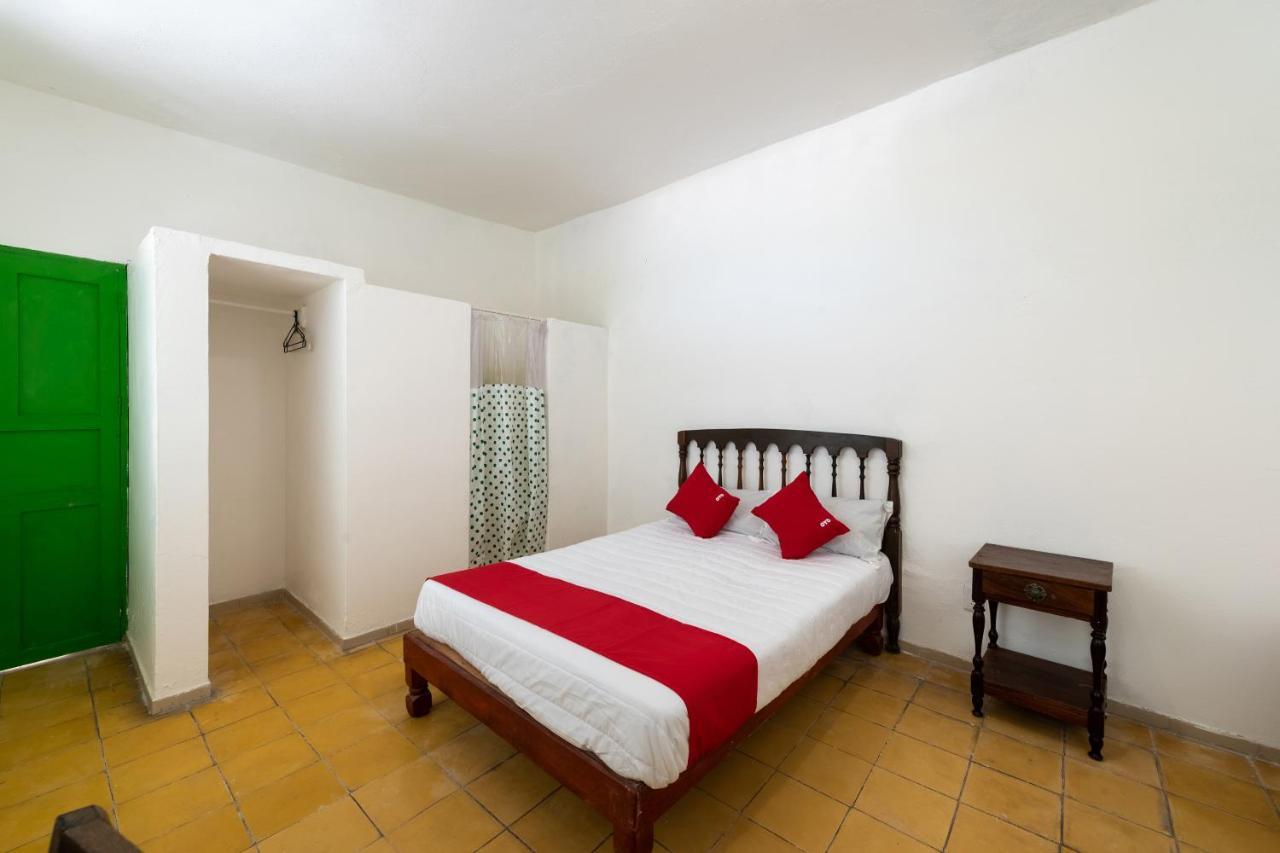 Oyo Hotel Las Palmas Cuyutlan Манзанило Екстериор снимка