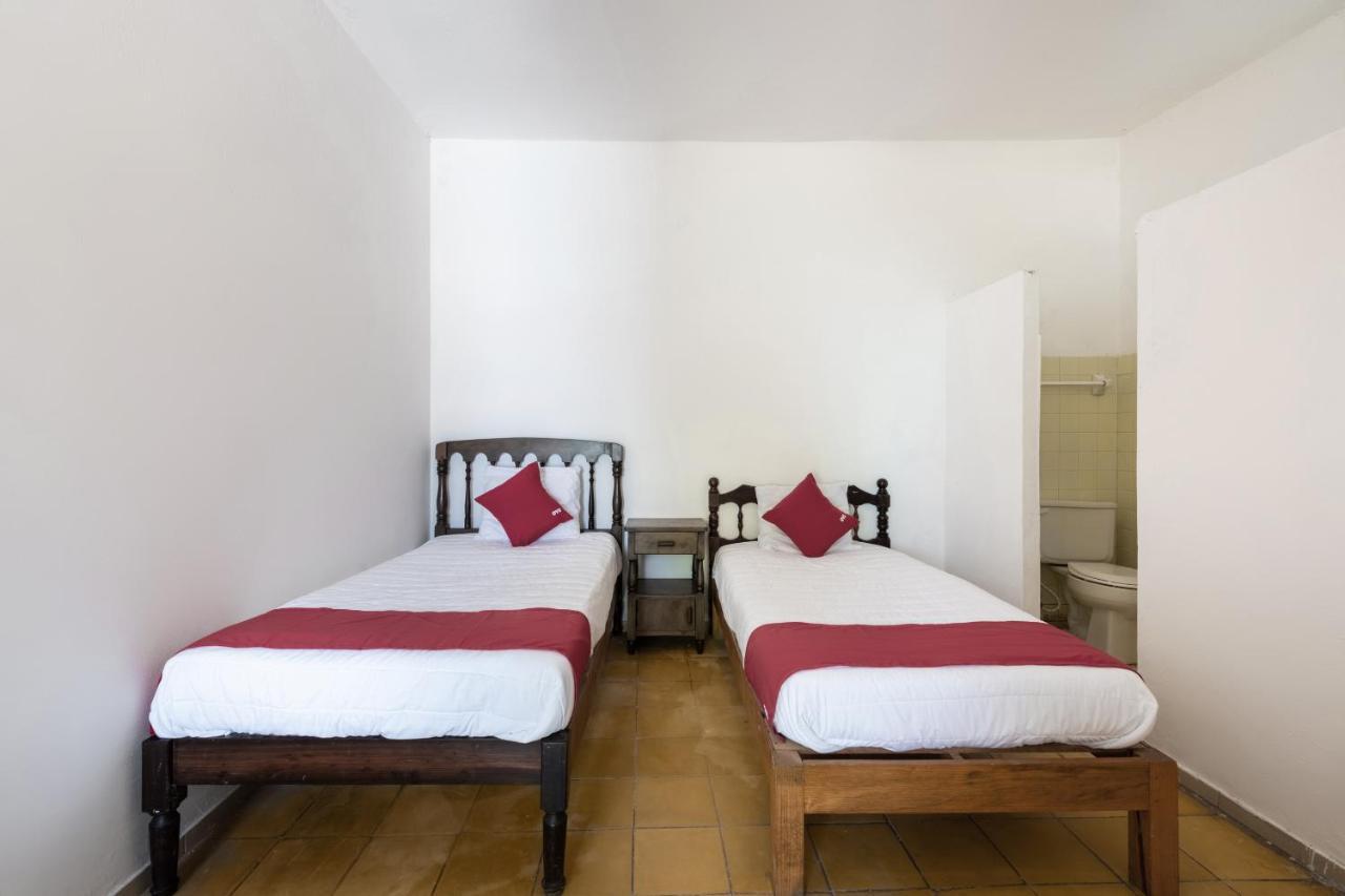 Oyo Hotel Las Palmas Cuyutlan Манзанило Екстериор снимка