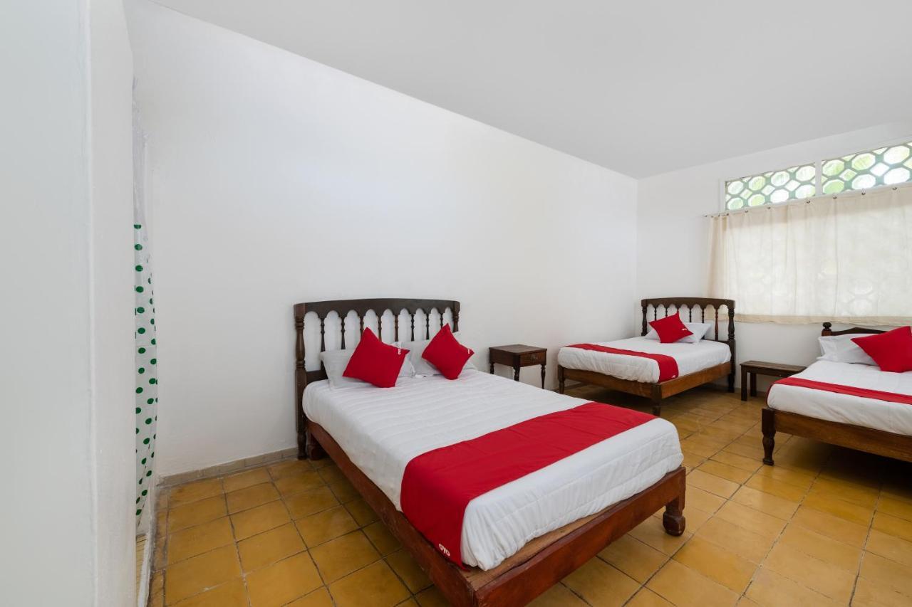 Oyo Hotel Las Palmas Cuyutlan Манзанило Екстериор снимка