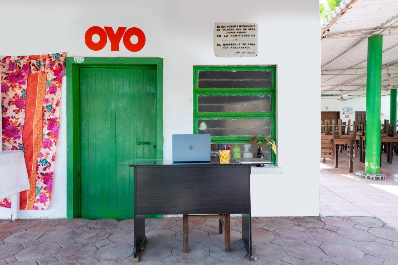 Oyo Hotel Las Palmas Cuyutlan Манзанило Екстериор снимка