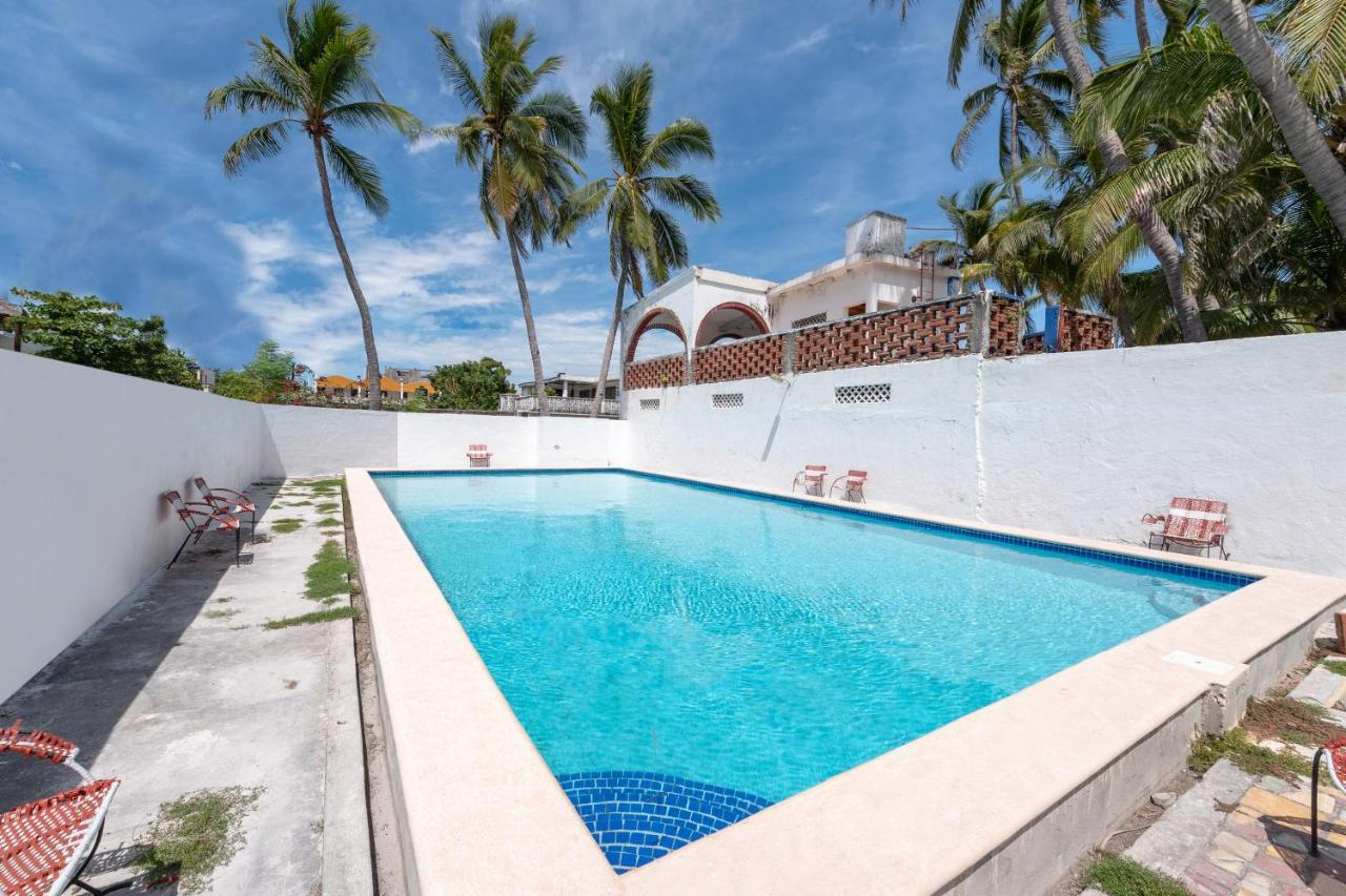 Oyo Hotel Las Palmas Cuyutlan Манзанило Екстериор снимка