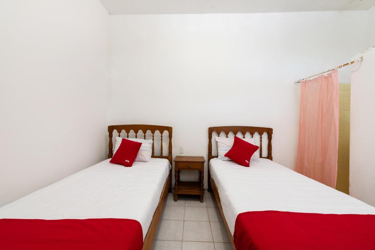 Oyo Hotel Las Palmas Cuyutlan Манзанило Екстериор снимка