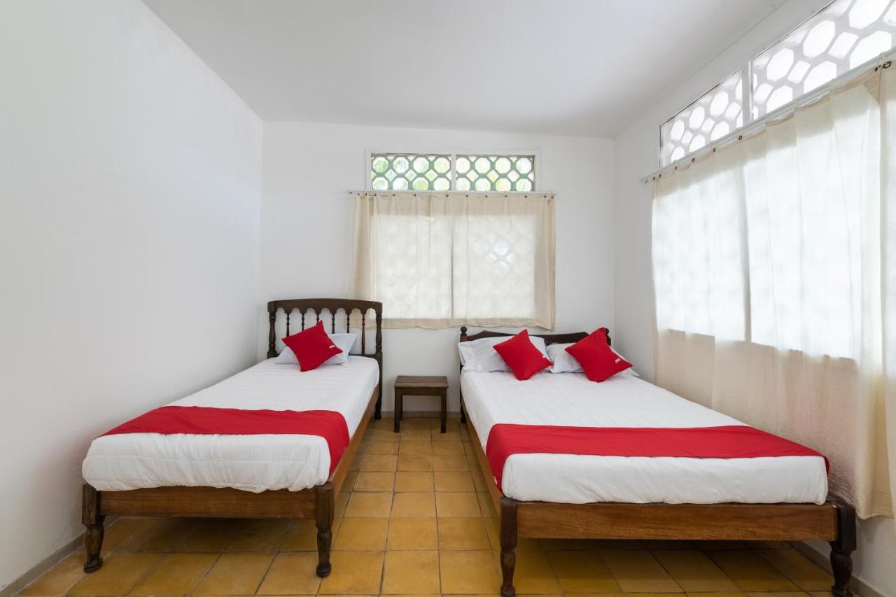 Oyo Hotel Las Palmas Cuyutlan Манзанило Екстериор снимка