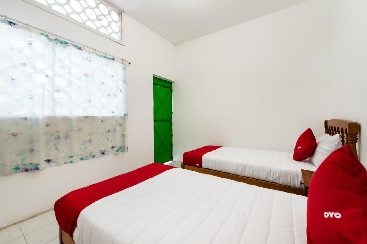 Oyo Hotel Las Palmas Cuyutlan Манзанило Екстериор снимка