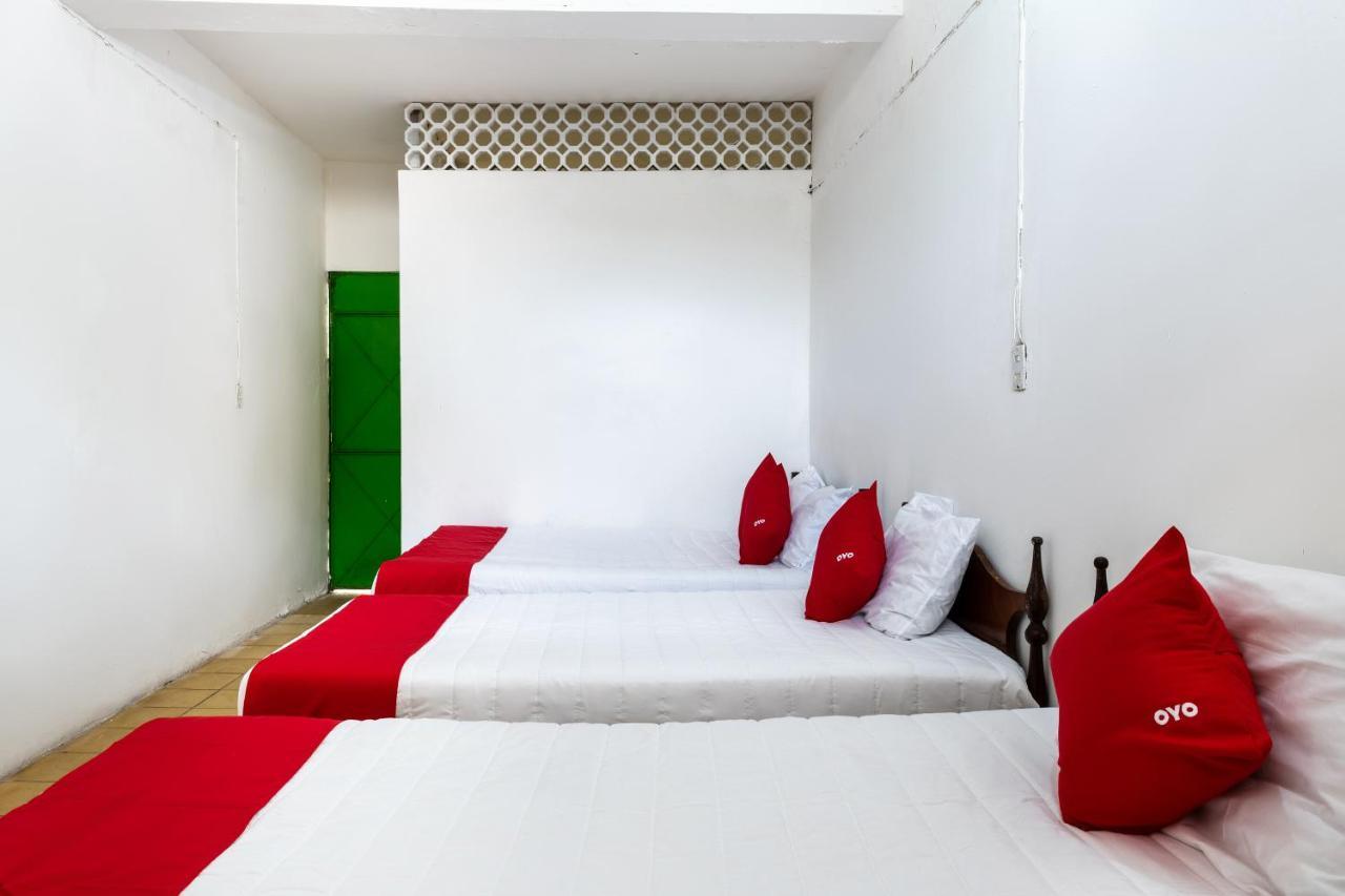 Oyo Hotel Las Palmas Cuyutlan Манзанило Екстериор снимка