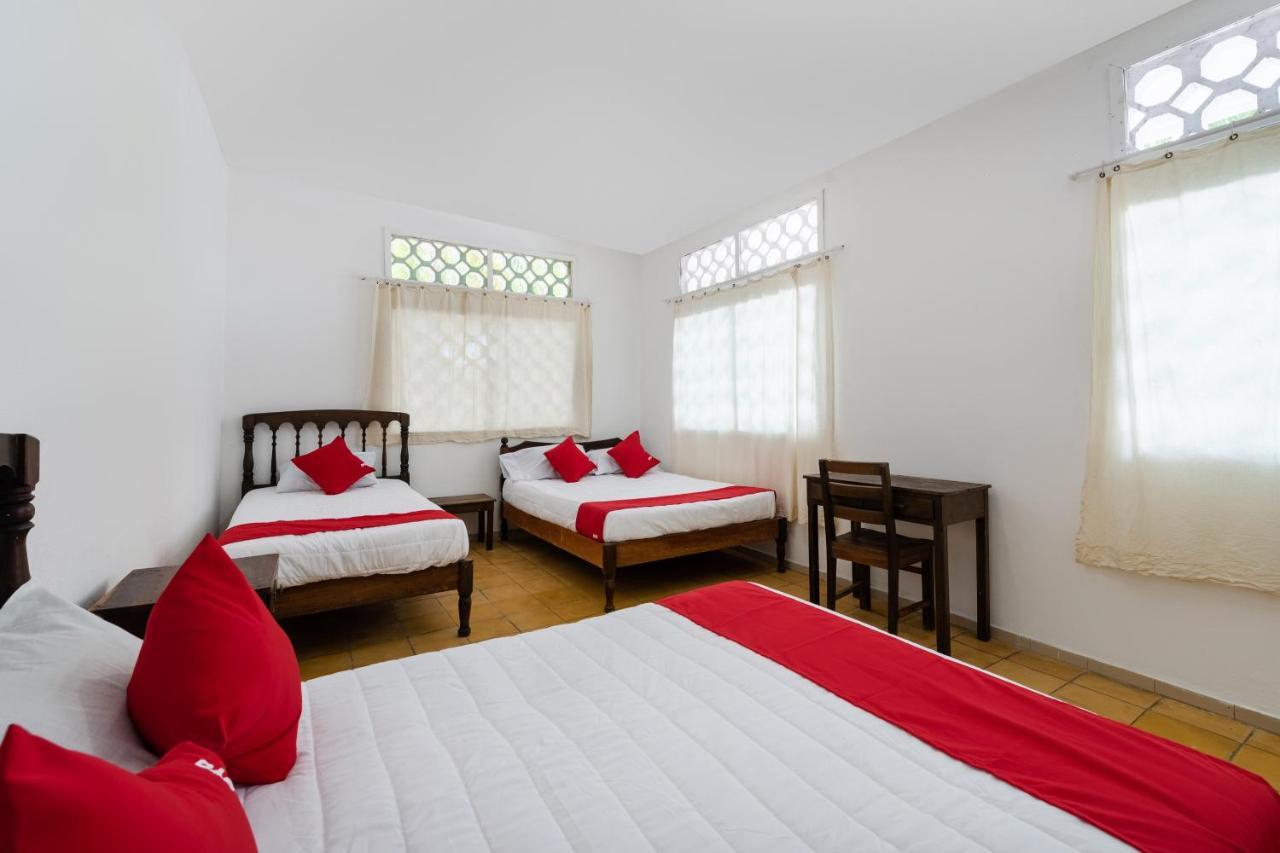 Oyo Hotel Las Palmas Cuyutlan Манзанило Екстериор снимка