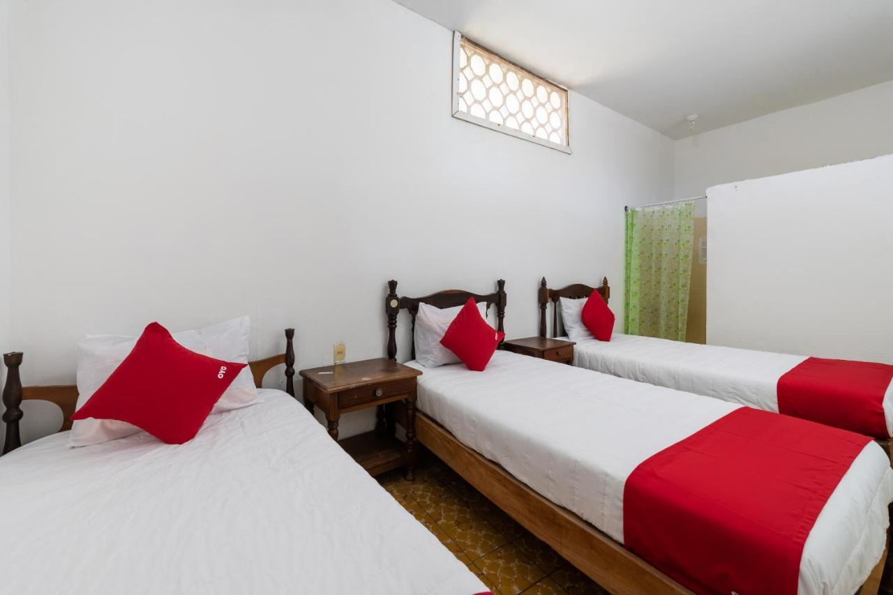 Oyo Hotel Las Palmas Cuyutlan Манзанило Екстериор снимка
