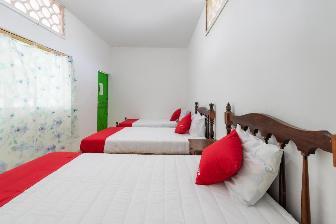 Oyo Hotel Las Palmas Cuyutlan Манзанило Екстериор снимка