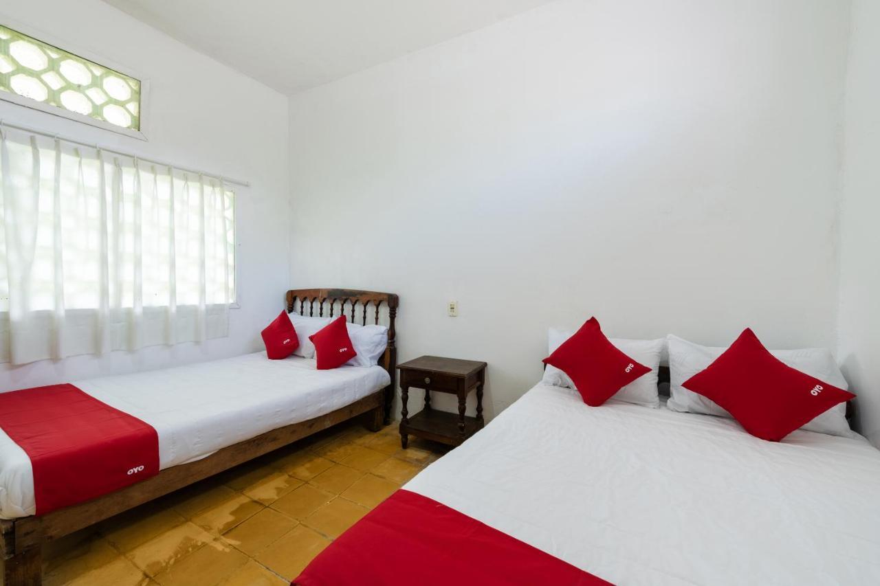 Oyo Hotel Las Palmas Cuyutlan Манзанило Екстериор снимка